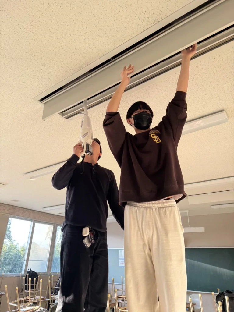 【理学療法士養成学科】1年生冬休み前の大掃除を行いました