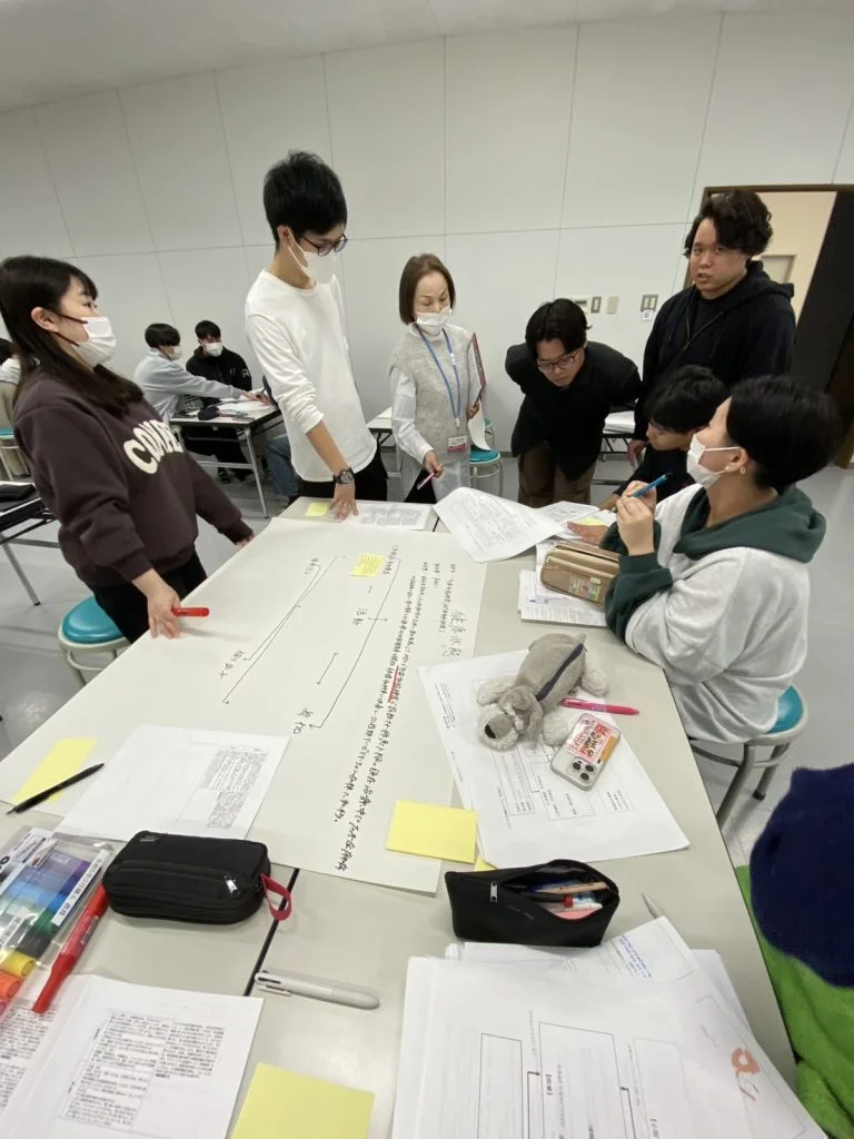 看護学科・理学療法士養成学科2年生が多職種連携教育を実施｜チーム医療を学ぶ学科間合同授業