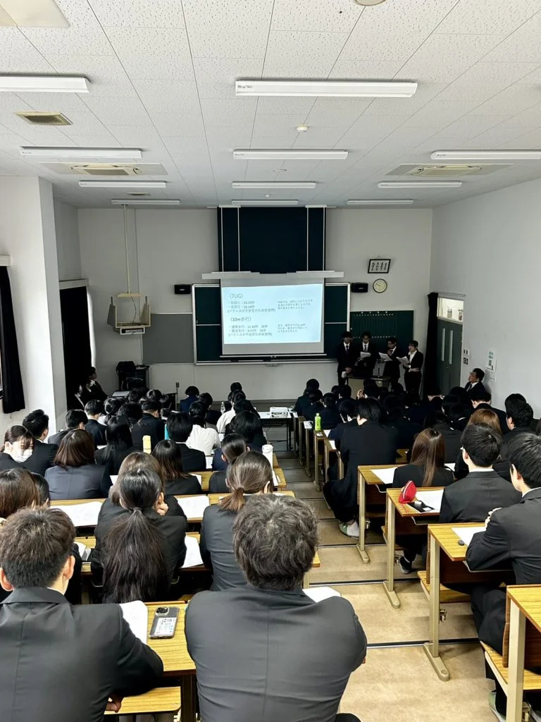 理学療法士養成学科2年生が評価実習の症例発表を実施｜実習での学びを共有