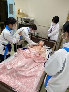 心音を聞いている様子